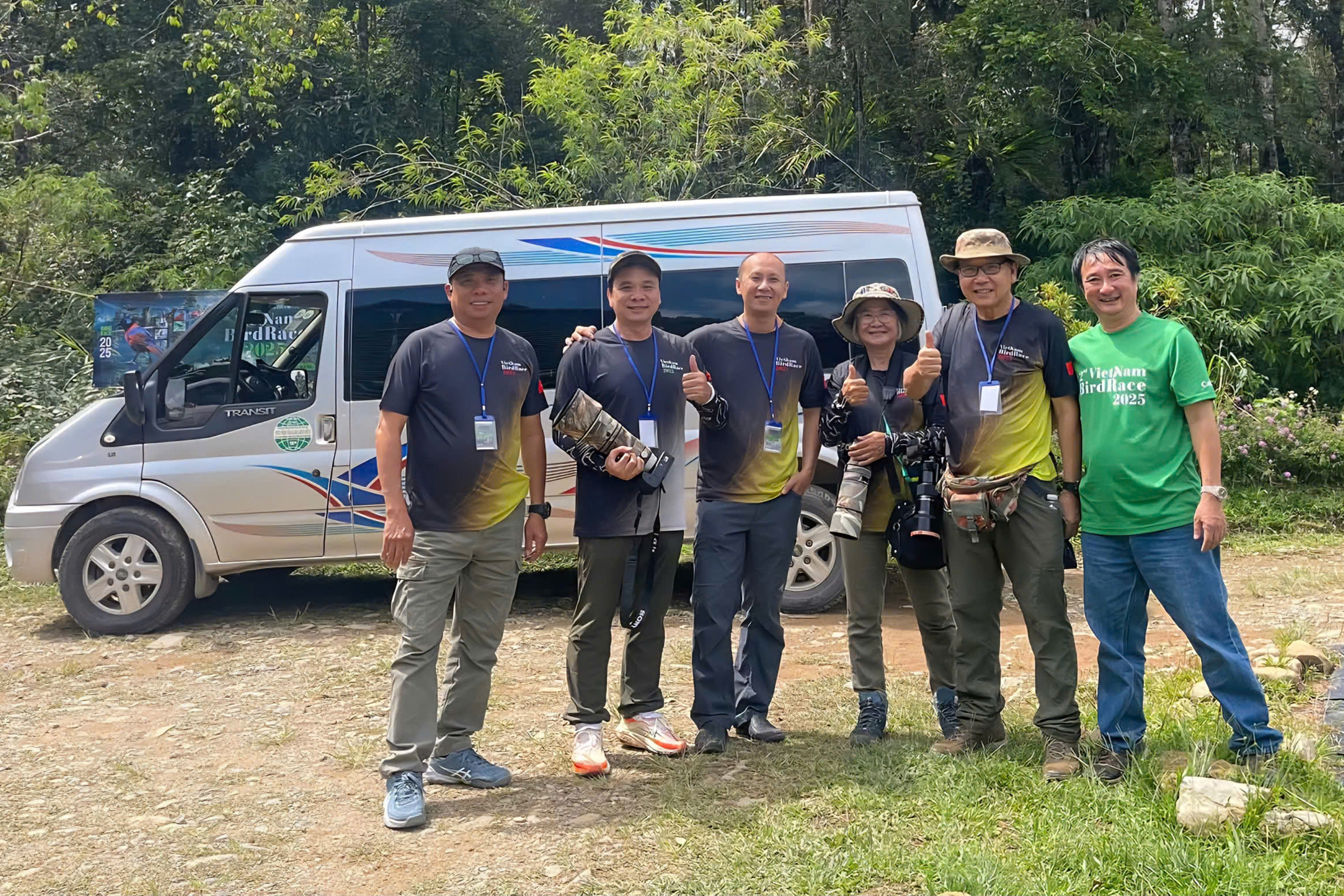 Thi, nhưng không hẳn là "đối thủ", mà là sự giao lưu...